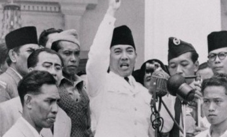 foto bung karno proklamasi 1945